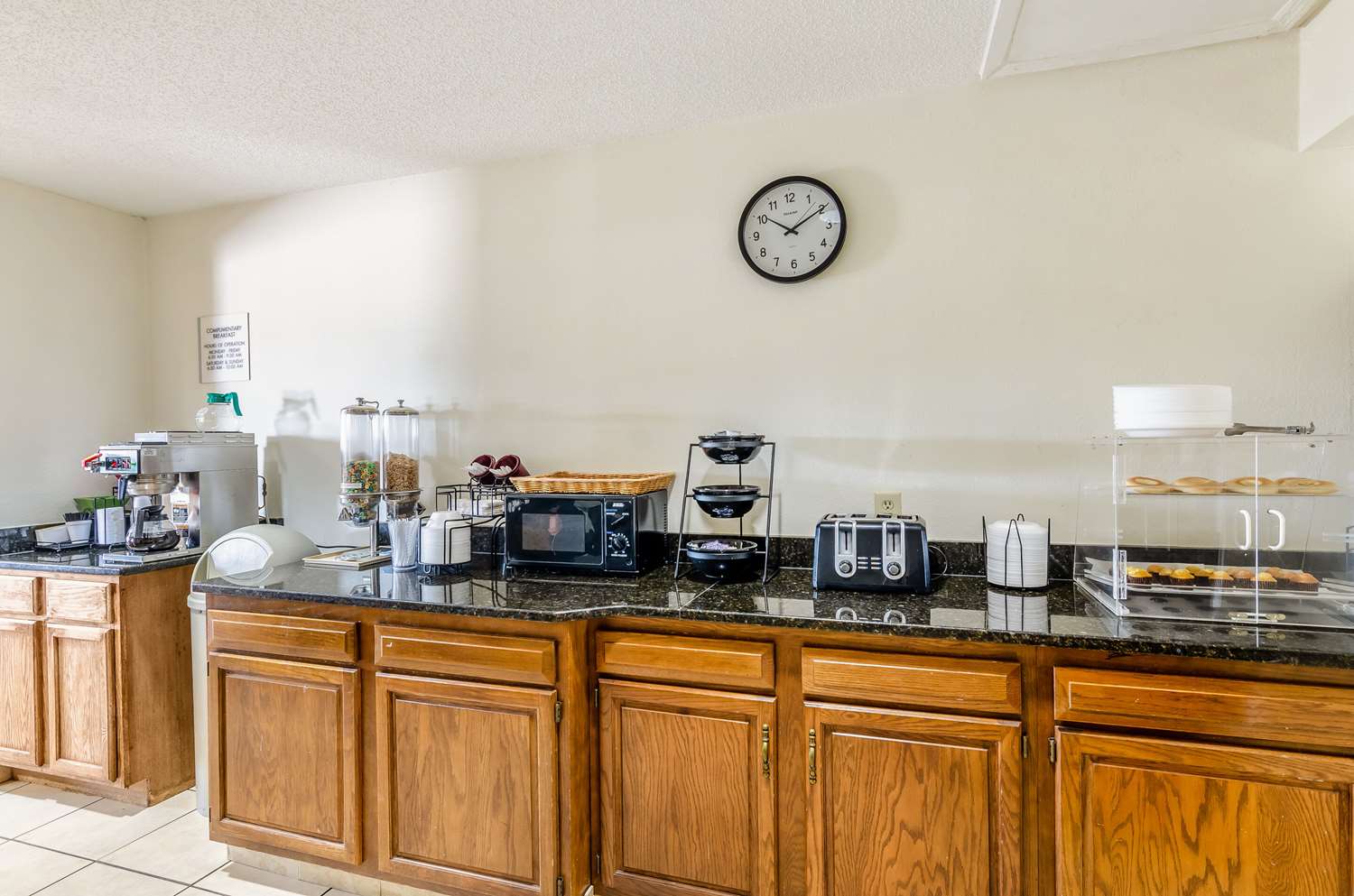 Econo Lodge Glade Spring I81, Exit 29, VA See Discounts