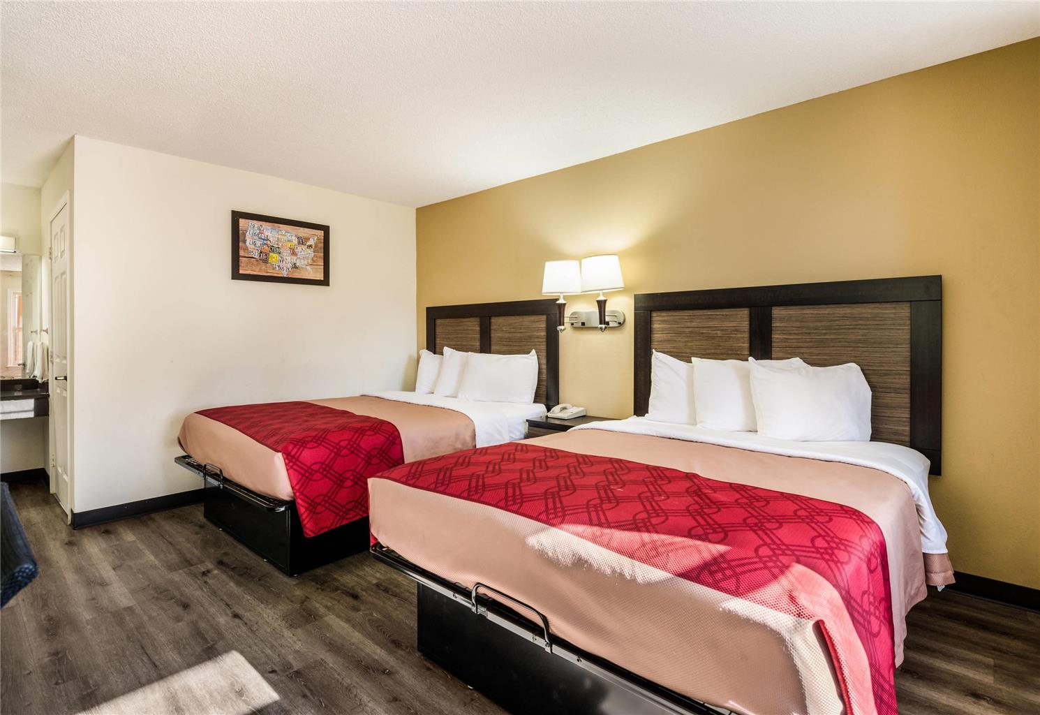 ECONO LODGE GLADE SPRINGS I-81-guestroom-Guest Room,Suite,On-Site.jpg