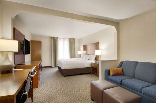 Suite - Comfort Inn Roanoke - I-581, Exit 3E