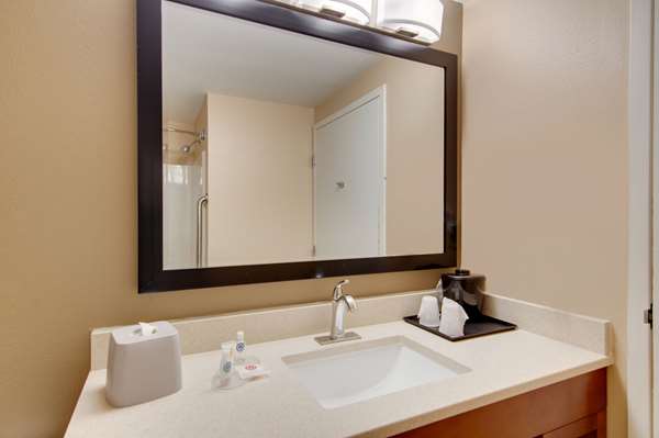  - Comfort Inn Roanoke - I-581, Exit 3E