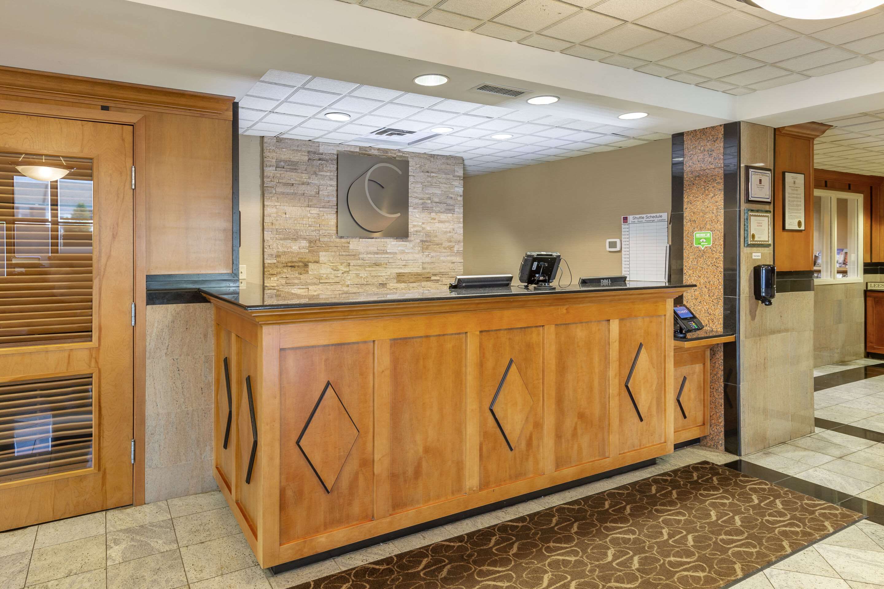 Front desk | Comfort Suites Leesburg