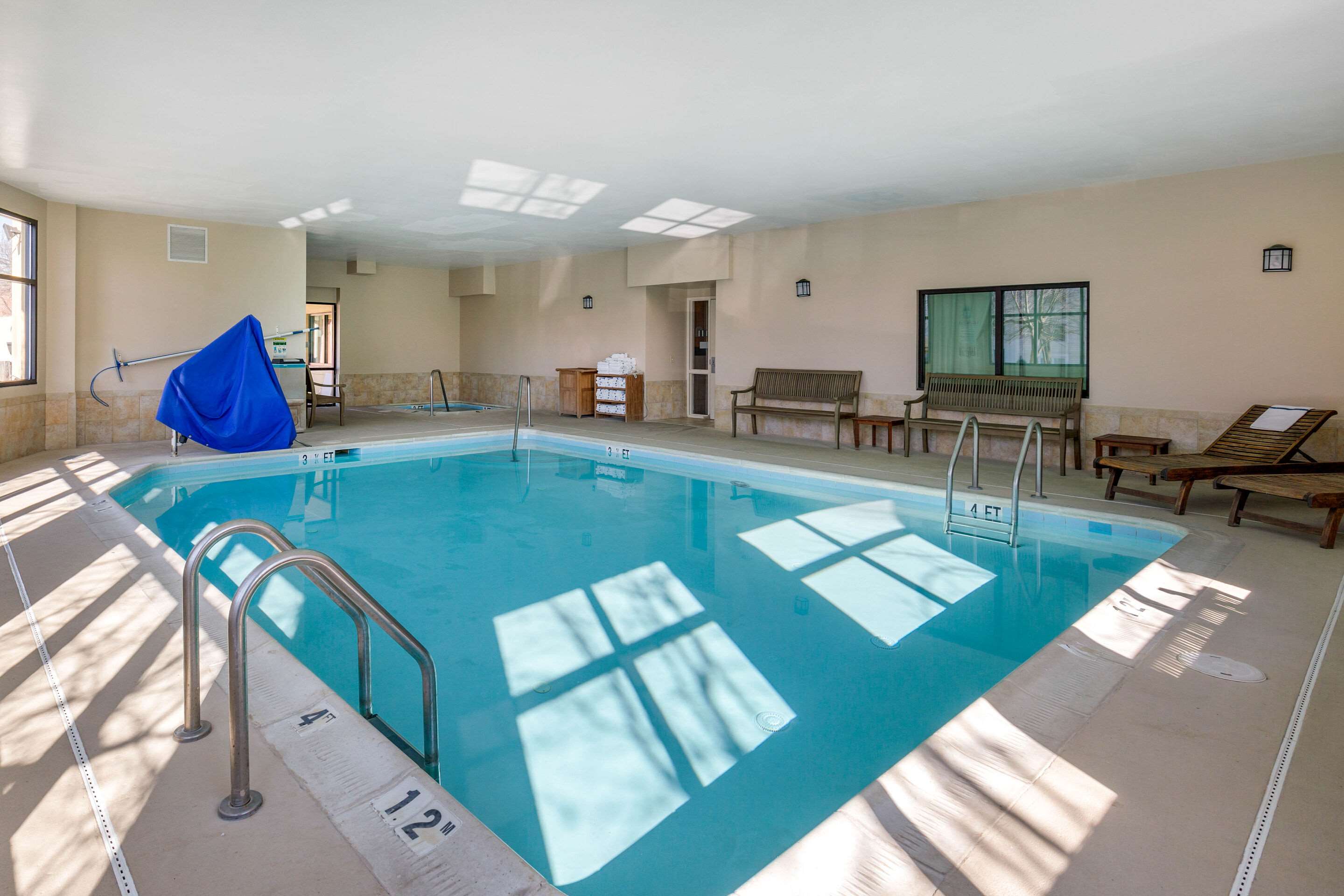 Indoor pool | Comfort Suites Leesburg