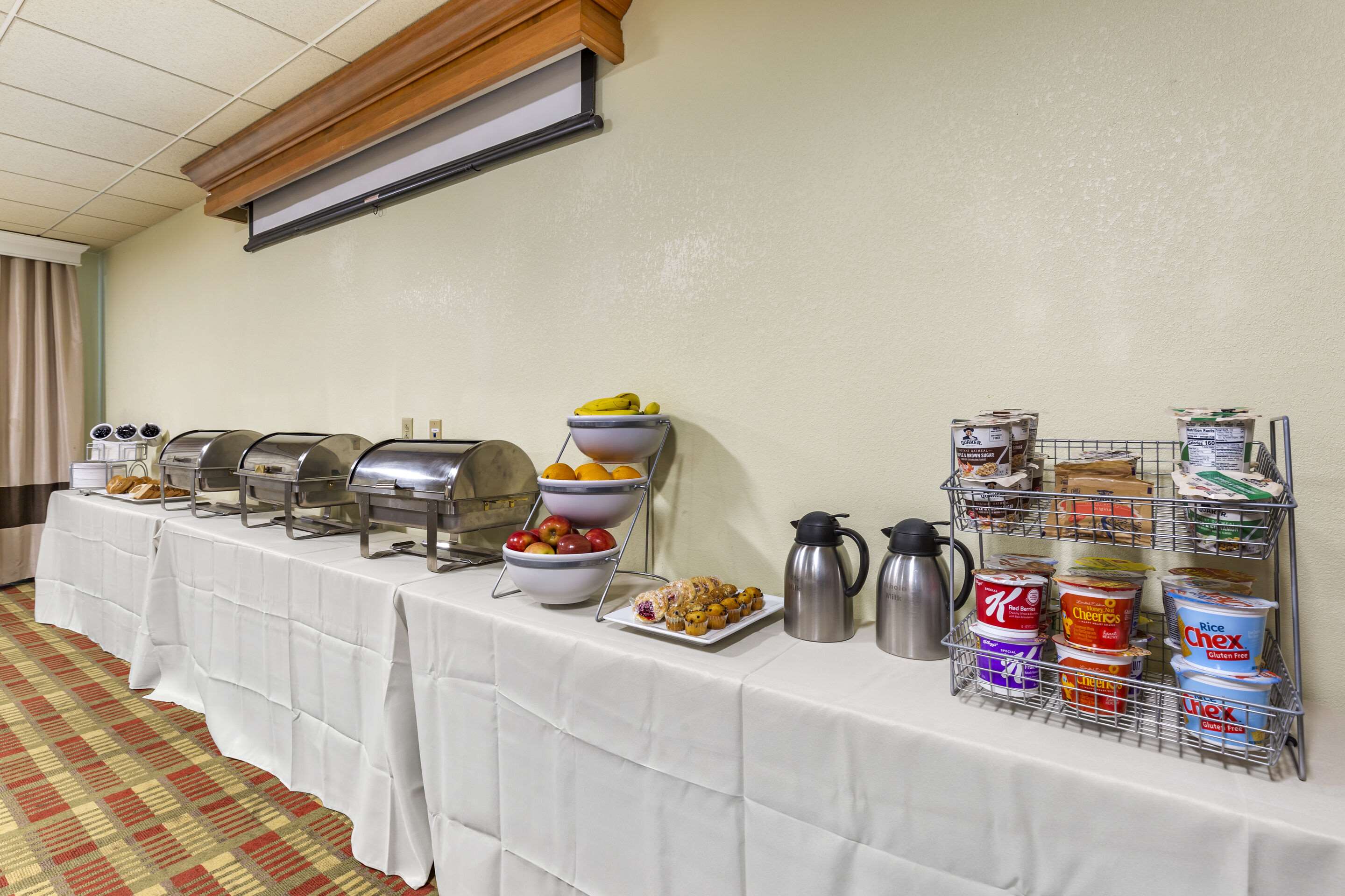 Large space for receptions, parties, anniversaries, and business | Comfort Suites Leesburg
