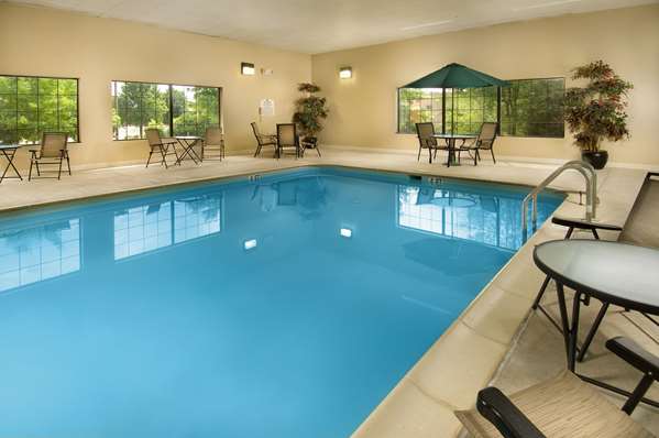 Pool - Comfort Suites Chantilly