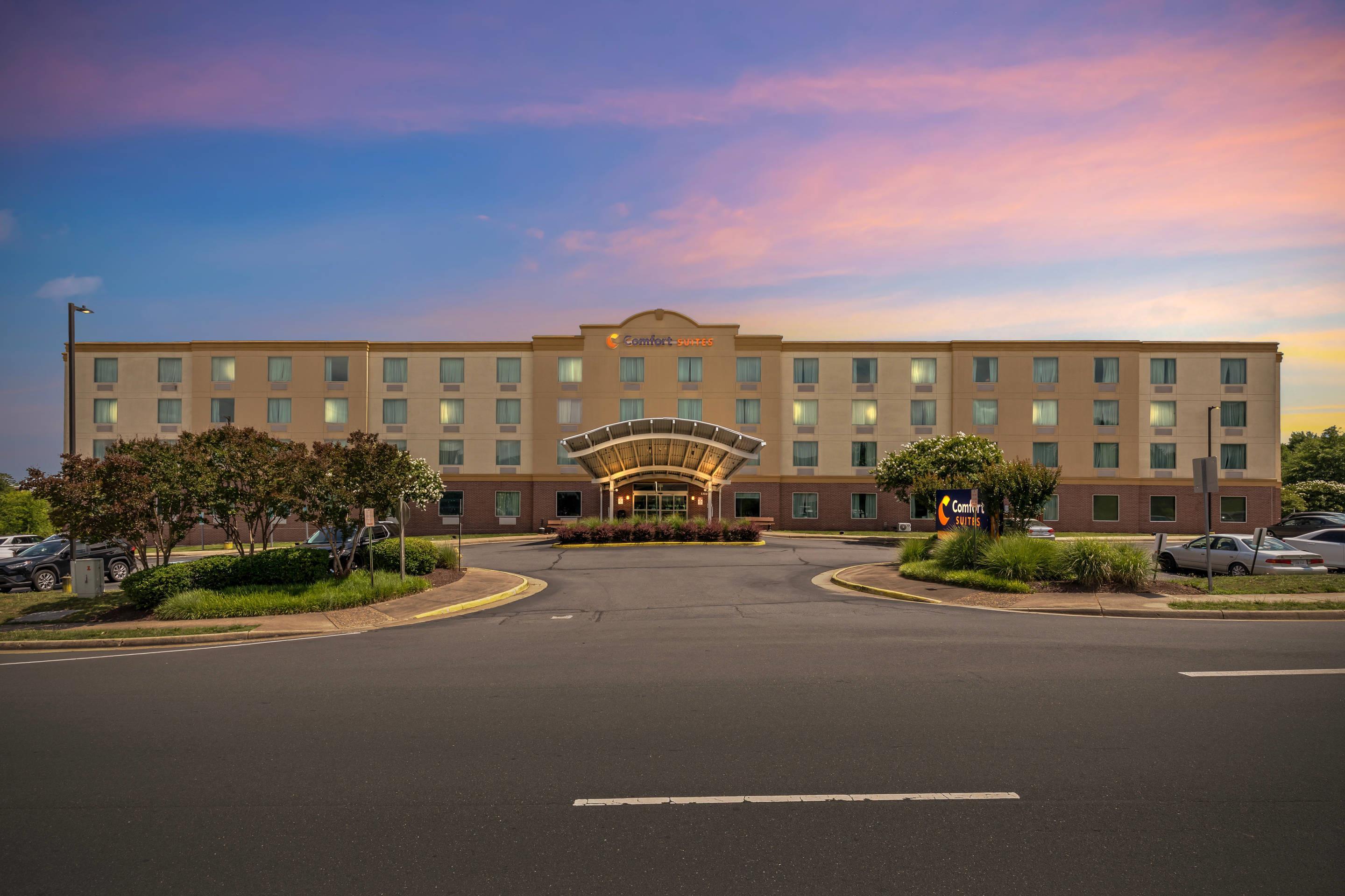 Hotel at Night | Comfort Suites Manassas Battlefield Park