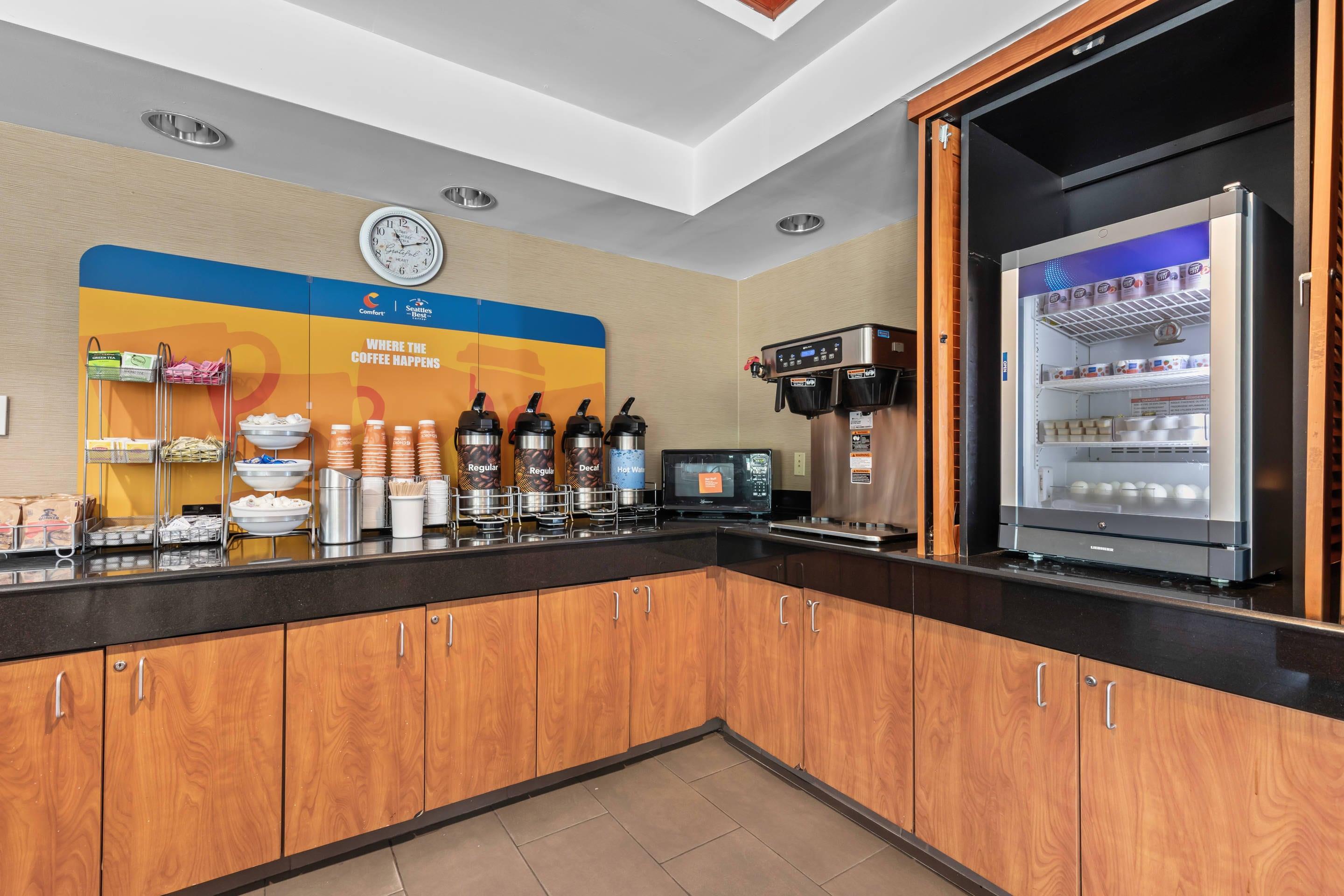 Breakfast area | Comfort Suites Manassas Battlefield Park