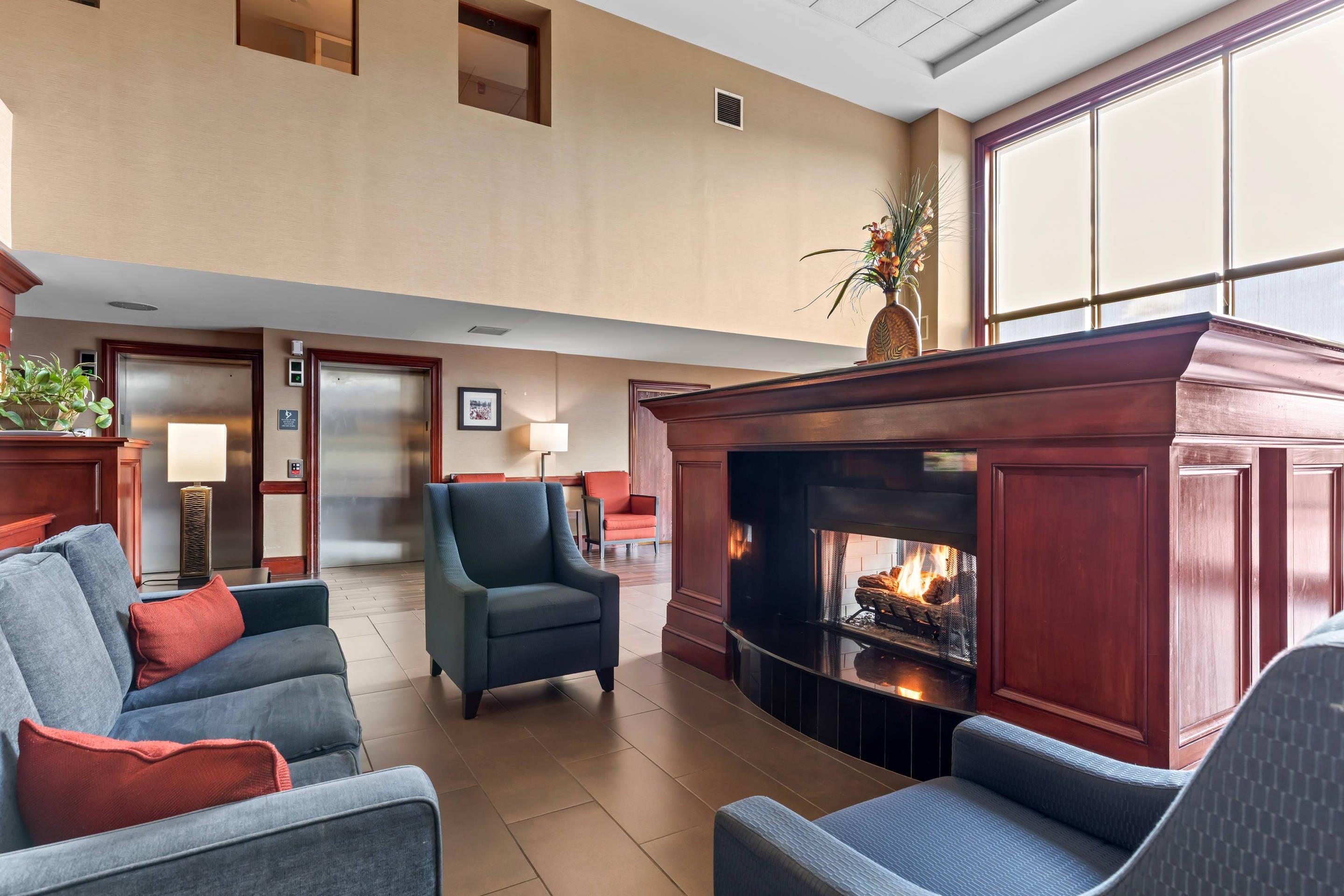 Hotel lobby | Comfort Suites Manassas Battlefield Park