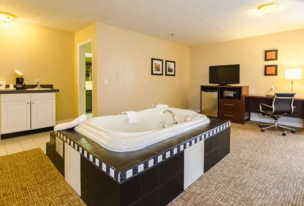  - Comfort Inn Fort Chiswell - I-77 & I-81, Exit 80