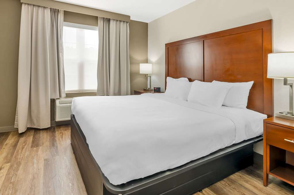 COMFORT INN WYTHEVILLE - FORT CHISW-guestroom-Guest Room,Suite,On-Site.jpg