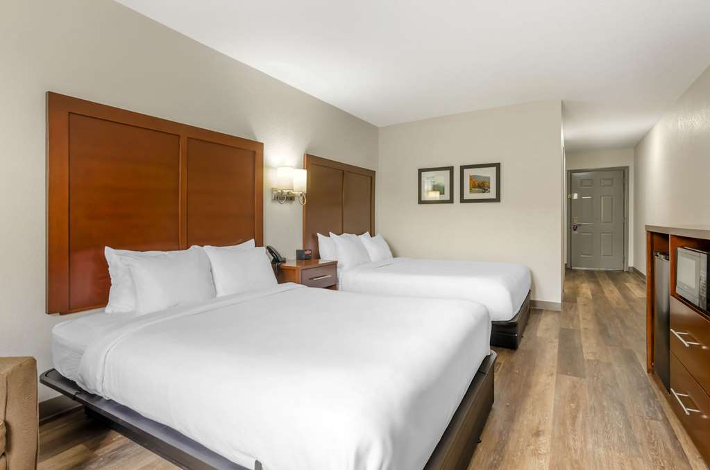 COMFORT INN WYTHEVILLE - FORT CHISW-guestroom-Guest Room,On-Site.jpg