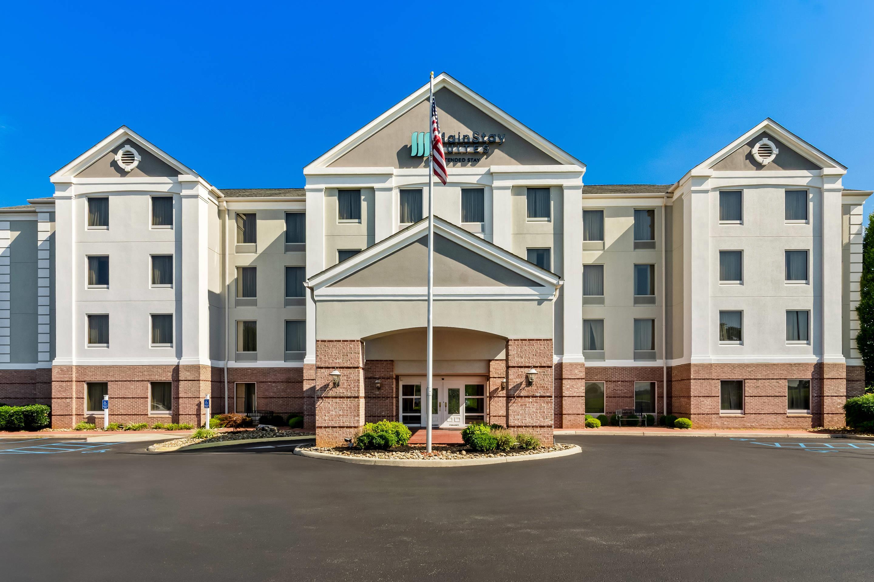 Hotel Entrance | Mainstay Suites Airport