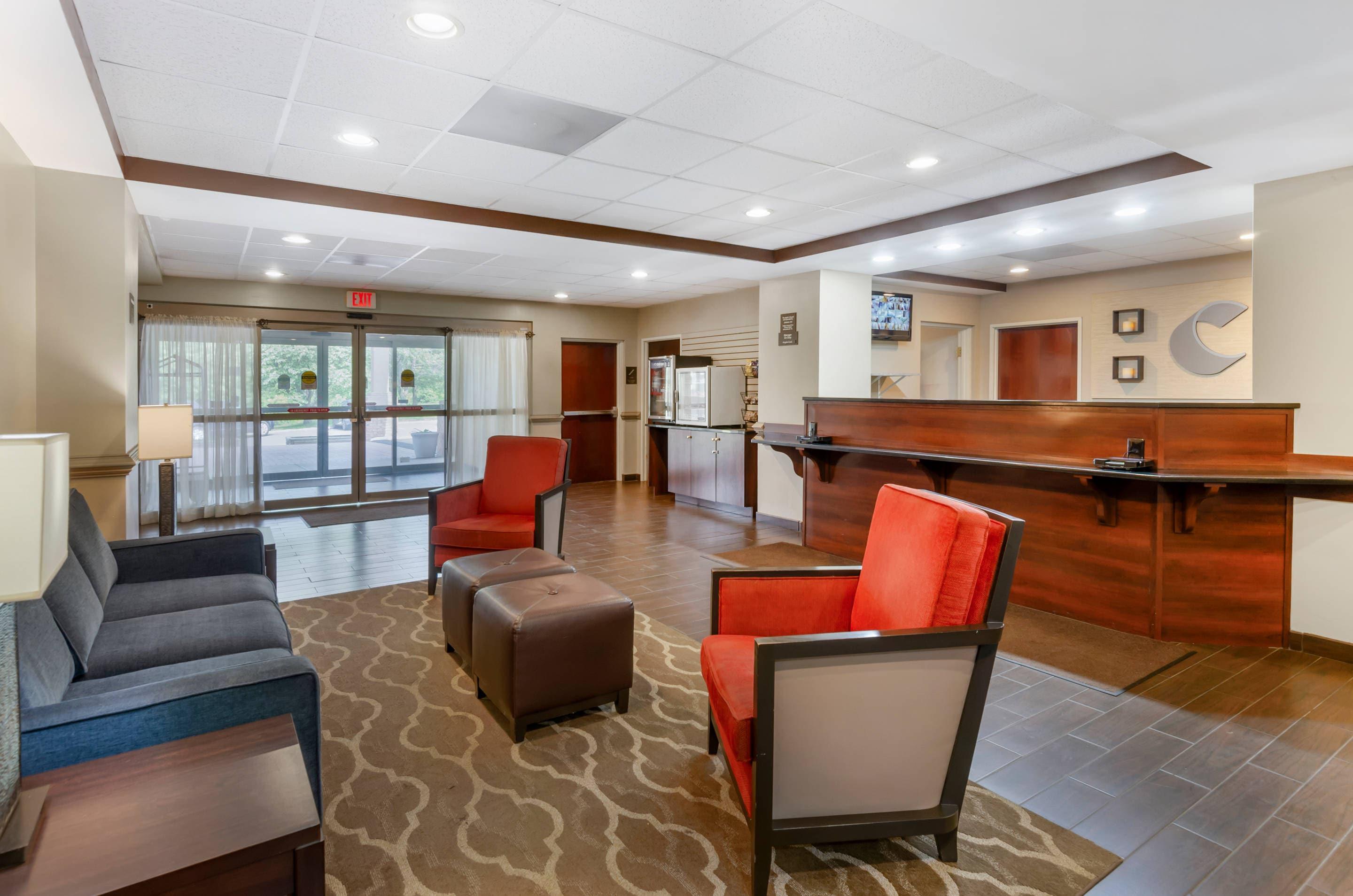 Spacious lobby with sitting area | Comfort Inn & Suites Christiansburg I-81