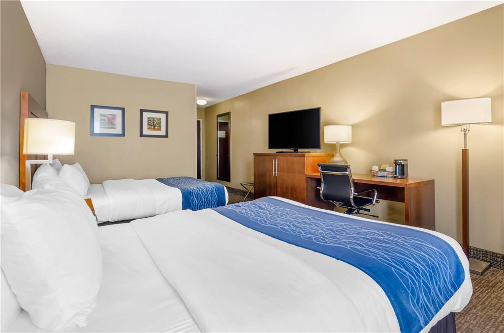 COMFORT INN AND SUITES CHRISTIANSBU-guestroom-Guest Room,On-Site.jpg