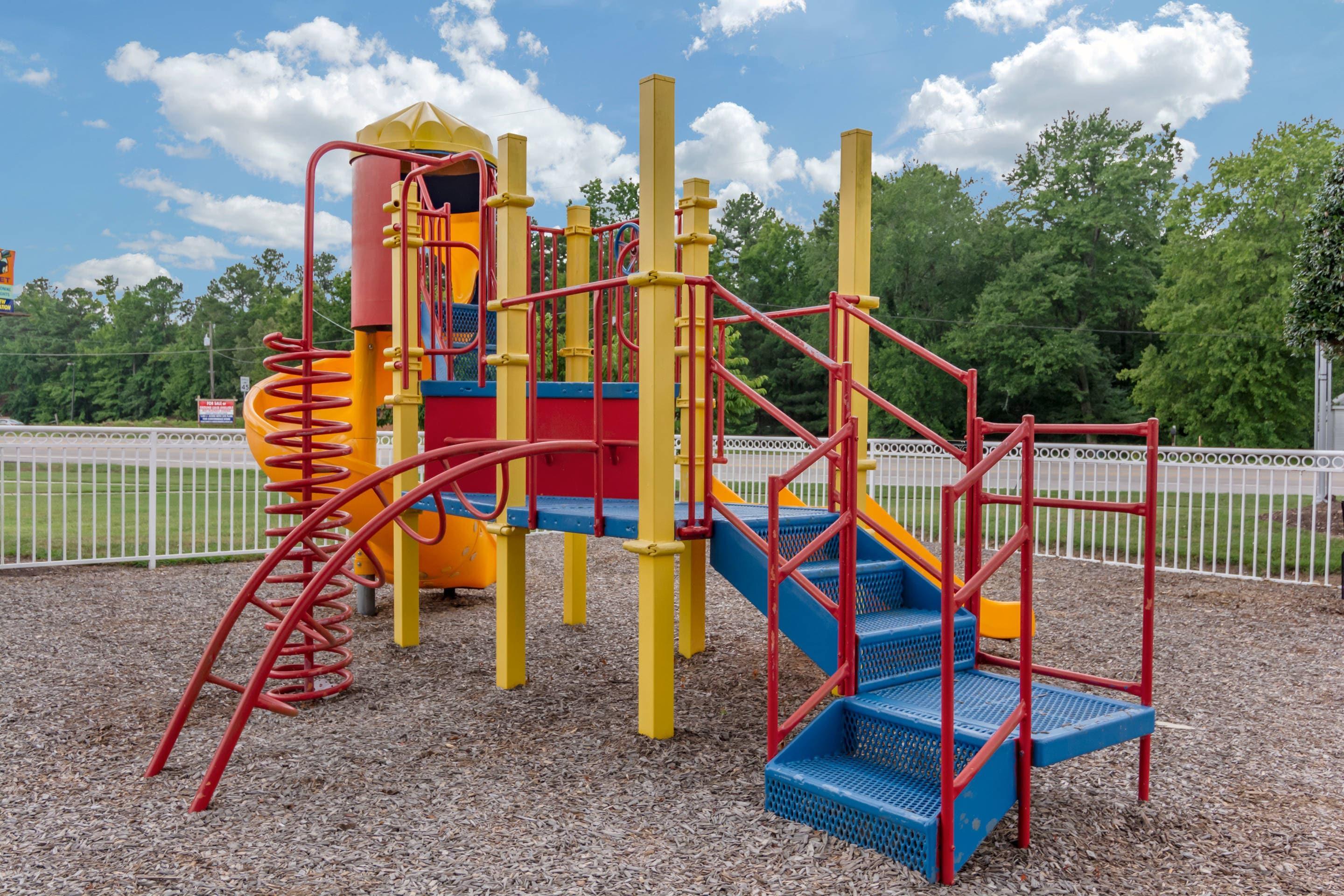 Hotel playground | Comfort Inn Petersburg - Fort Lee