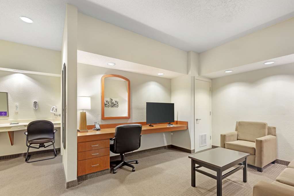 SLEEP INN & SUITES DANVILLE HWY 58-guestroom-Guest Room,Suite,On-Site.jpg
