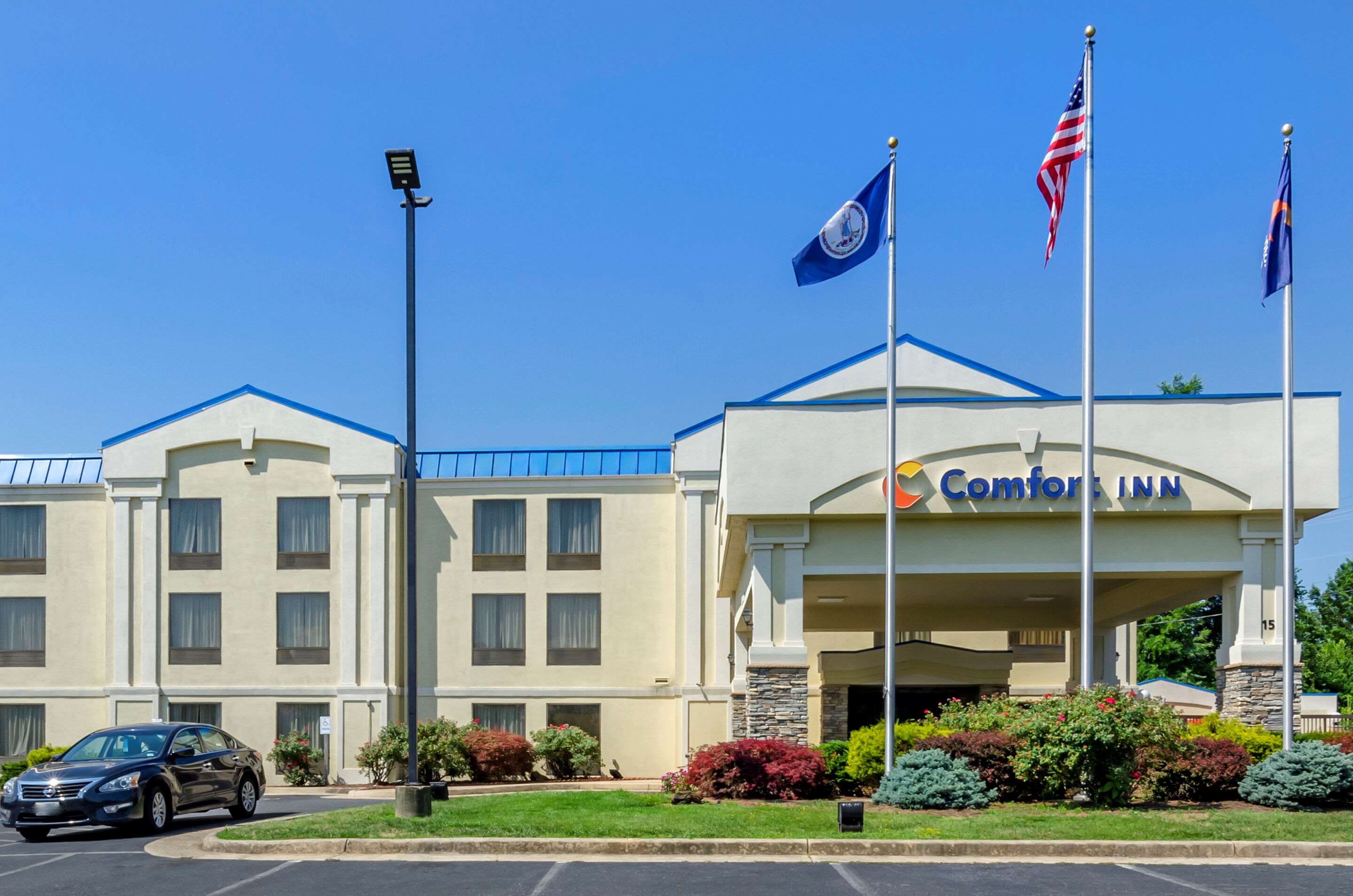 Hotel exterior | Comfort Inn Waynesboro
