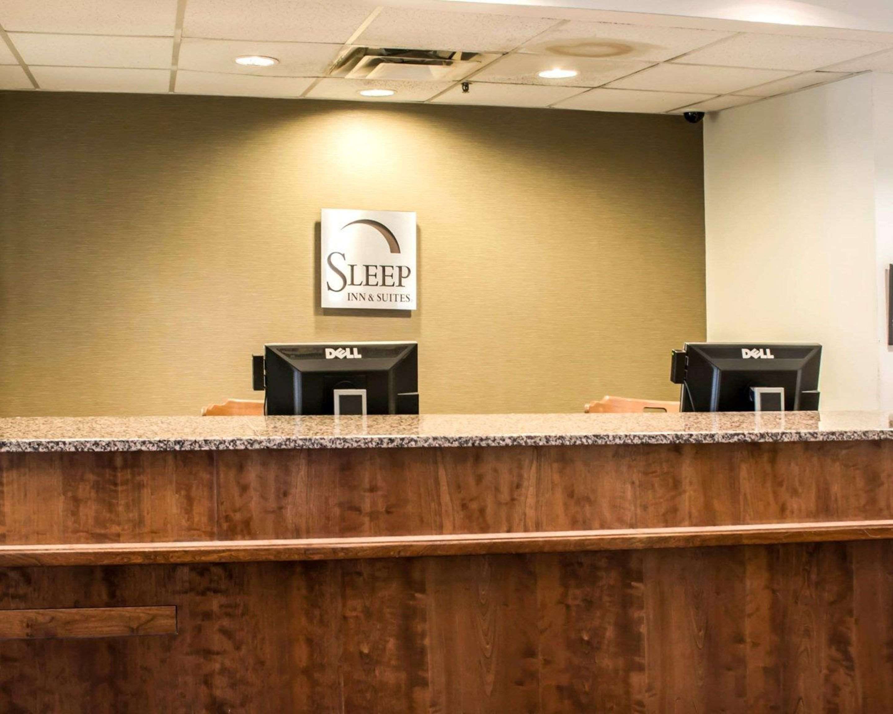 Front desk | Sleep Inn & Suites Virginia Horse Center