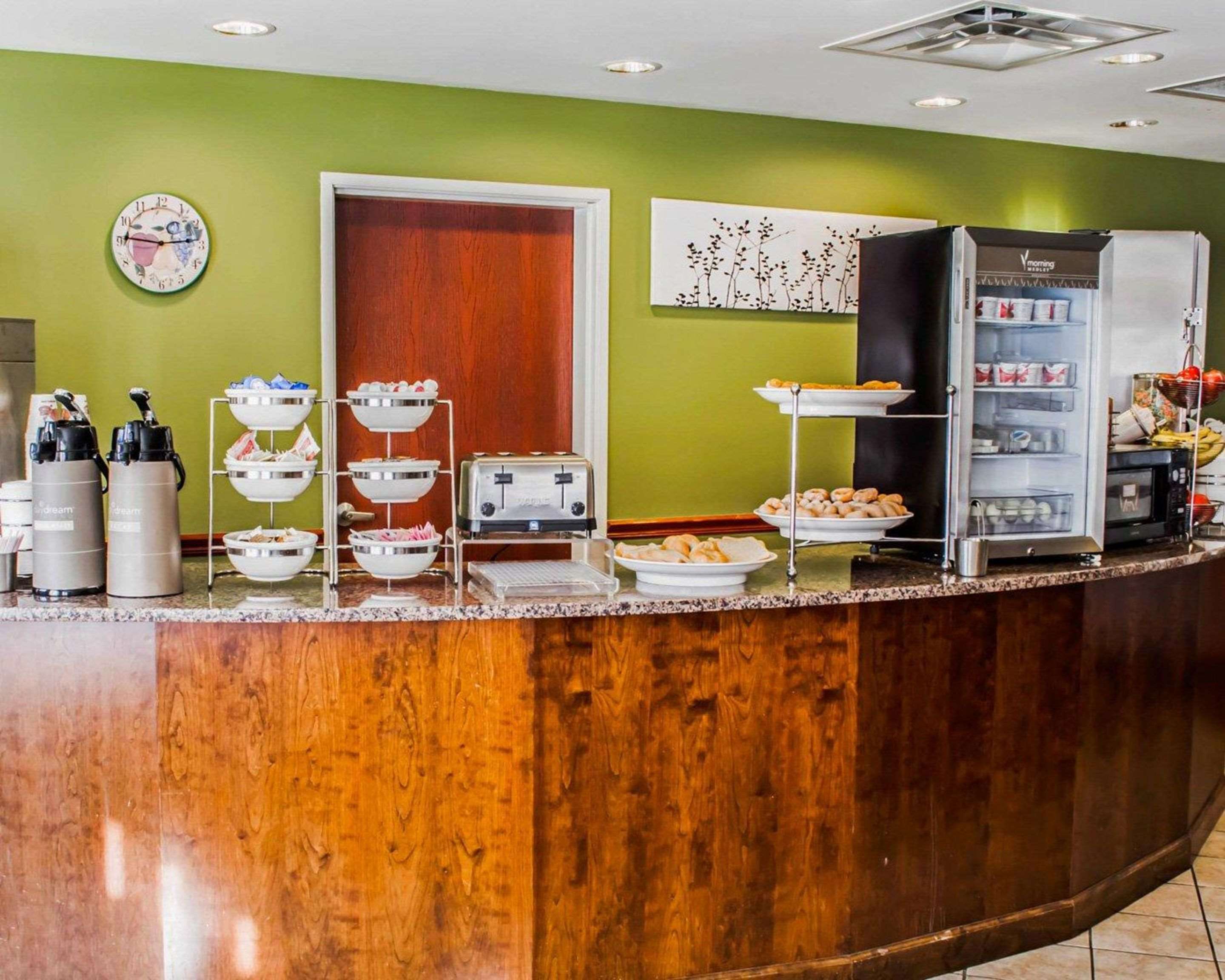 Breakfast counter | Sleep Inn & Suites Virginia Horse Center