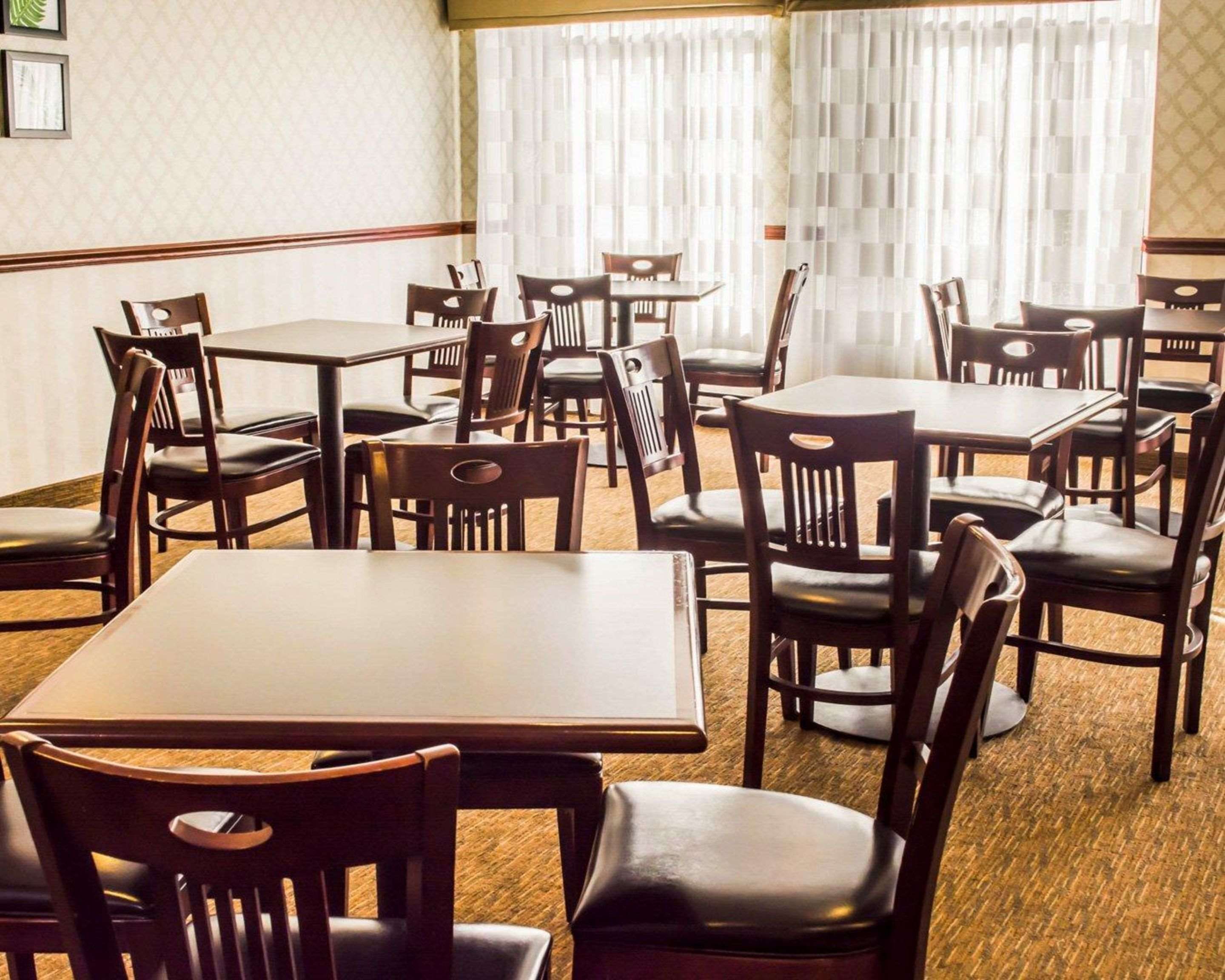 Breakfast area | Sleep Inn & Suites Virginia Horse Center