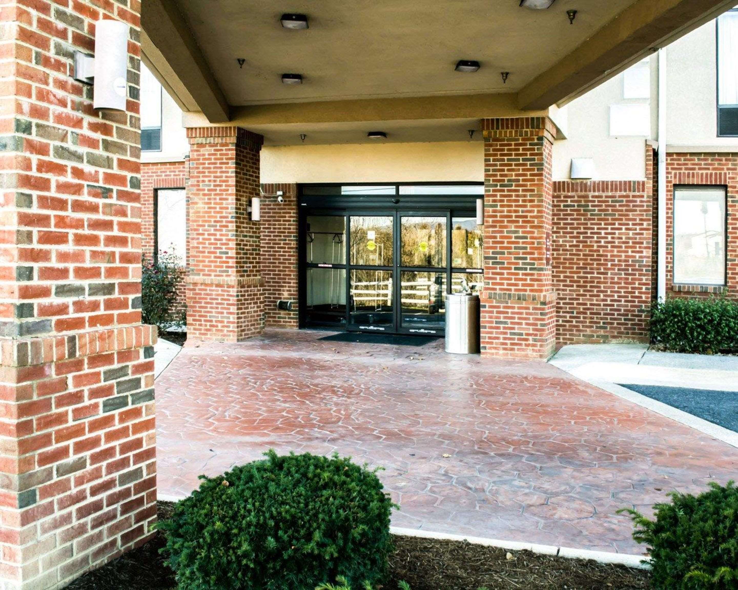 Hotel entrance | Sleep Inn & Suites Virginia Horse Center