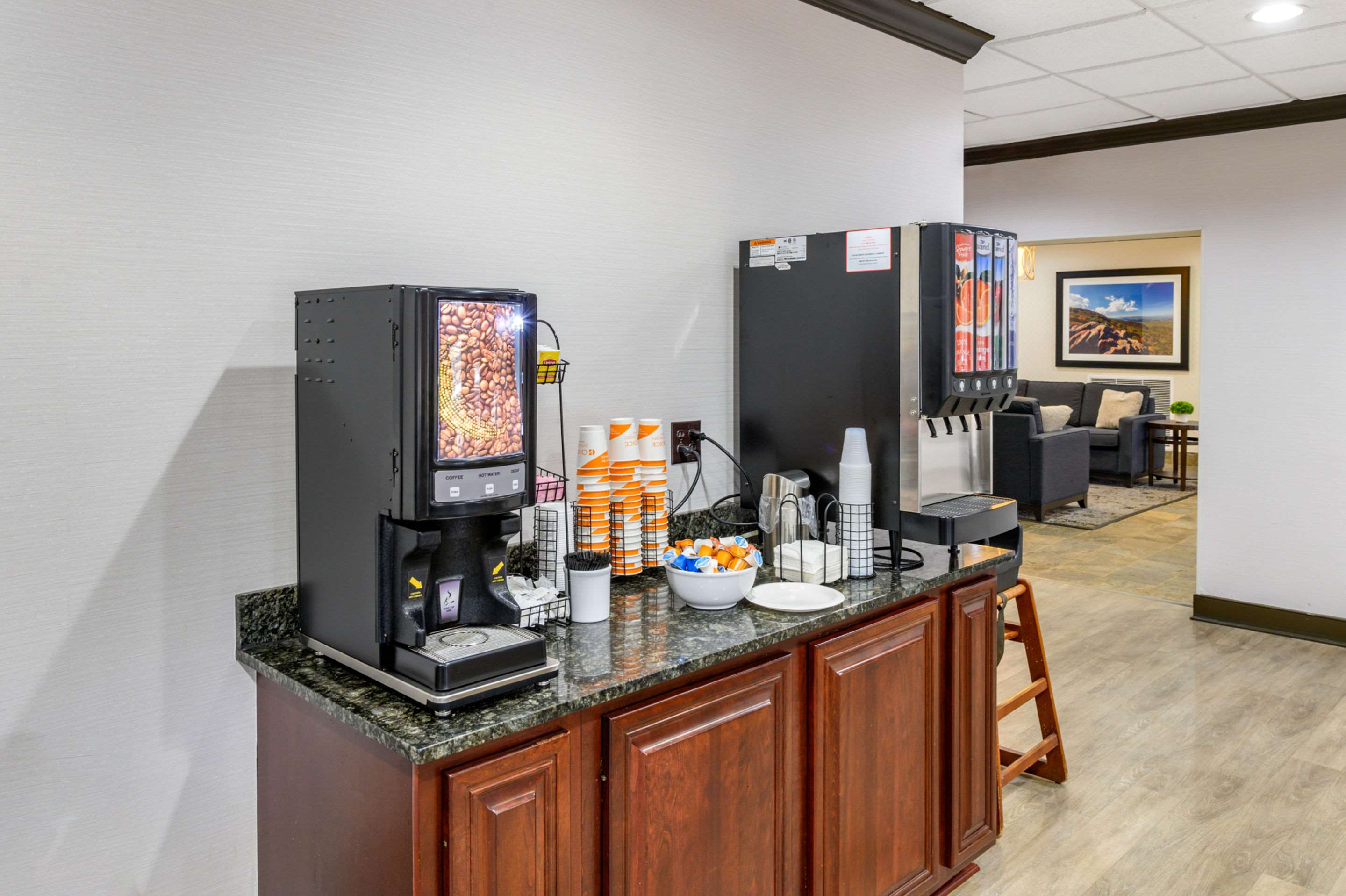 Breakfast counter | Comfort Inn Monticello