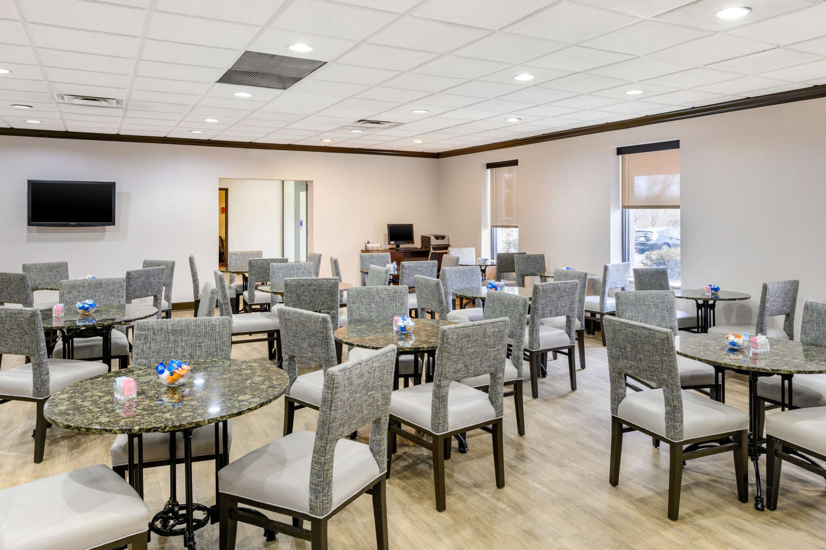 Breakfast area | Comfort Inn Monticello