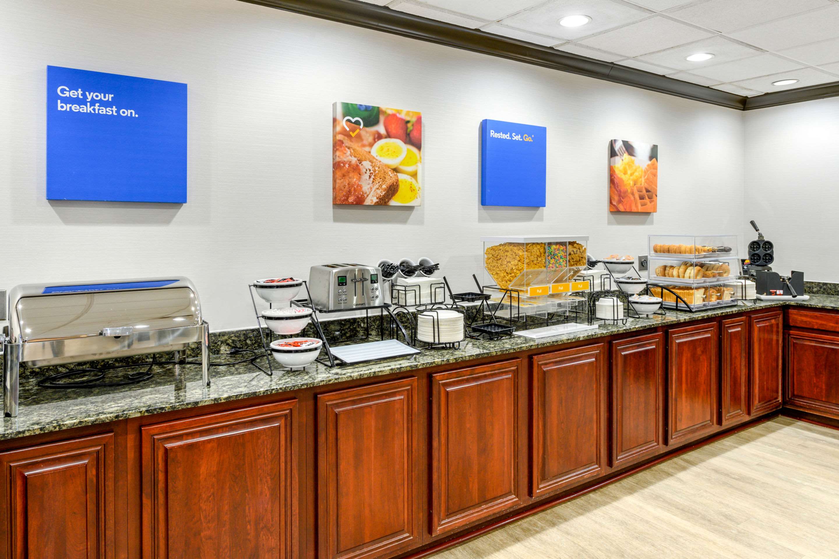 Breakfast counter | Comfort Inn Monticello