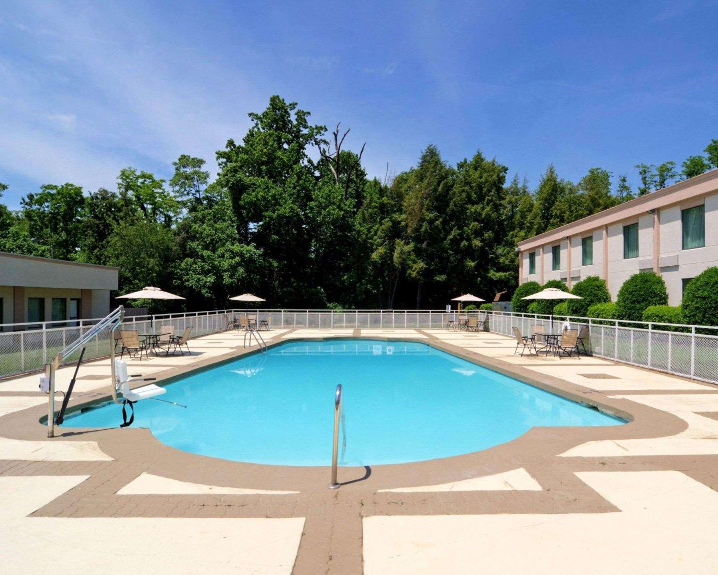 Outdoor pool with sundeck | Comfort Inn Monticello