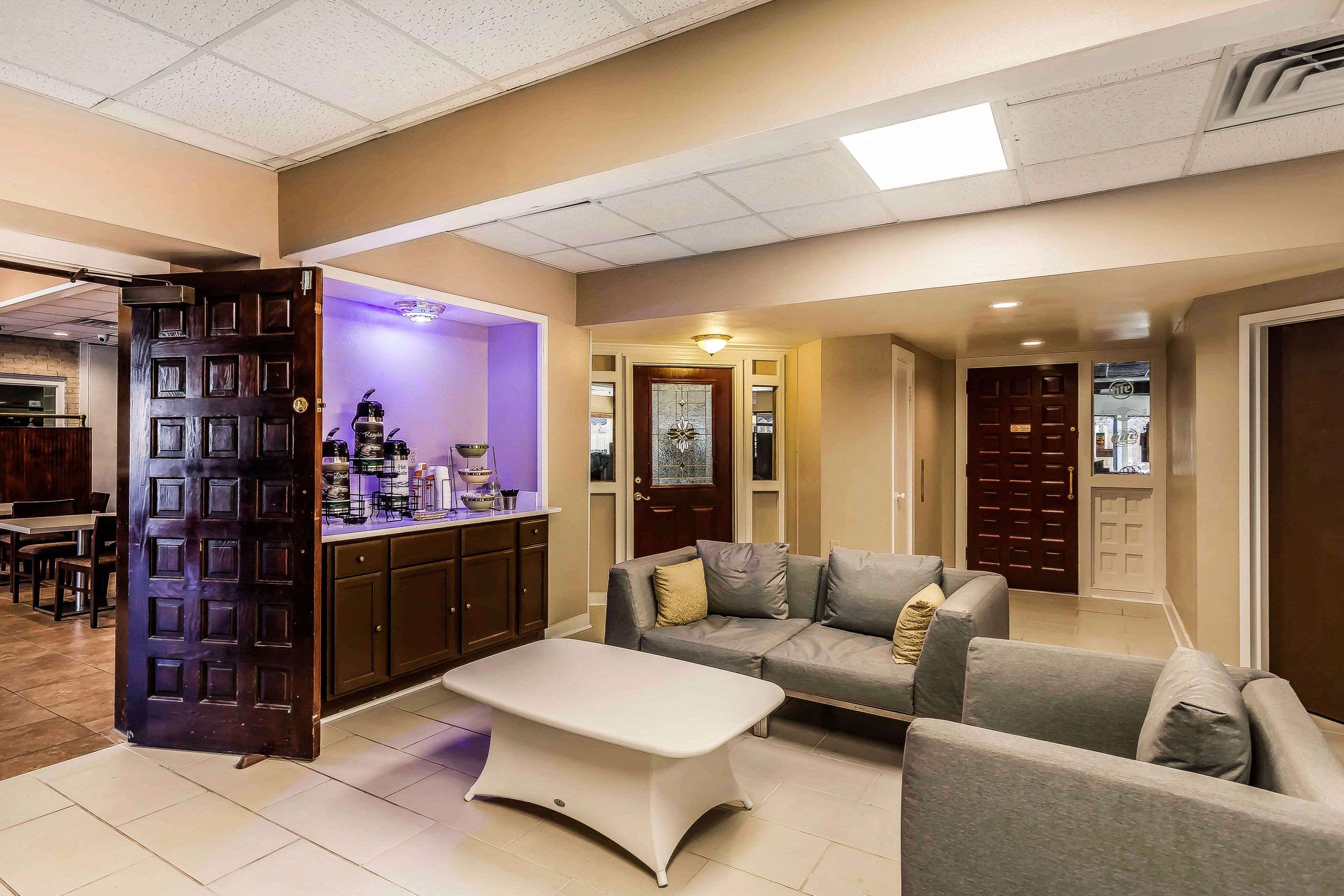 Lobby with sitting area