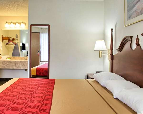  - Econo Lodge West Richmond - I-64, Exits 183 & 183C