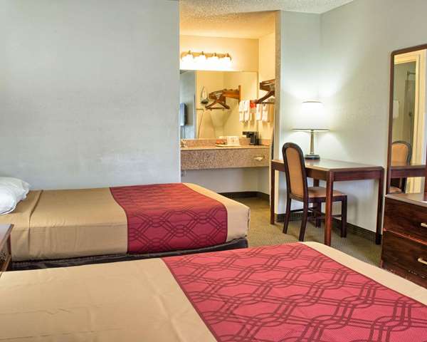  - Econo Lodge West Richmond - I-64, Exits 183 & 183C