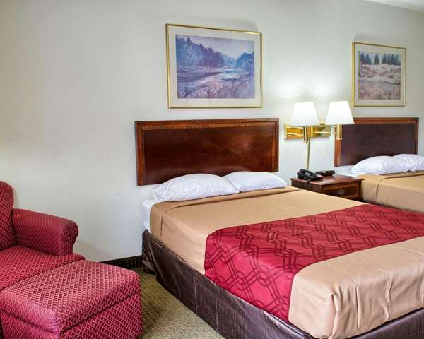  - Econo Lodge West Richmond - I-64, Exits 183 & 183C