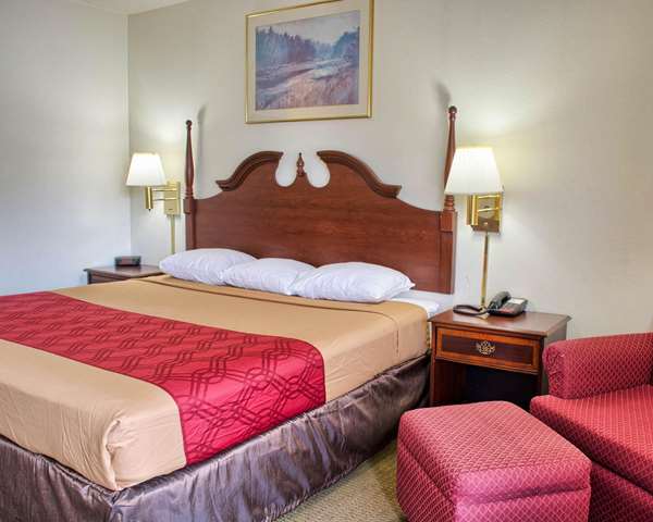  - Econo Lodge West Richmond - I-64, Exits 183 & 183C