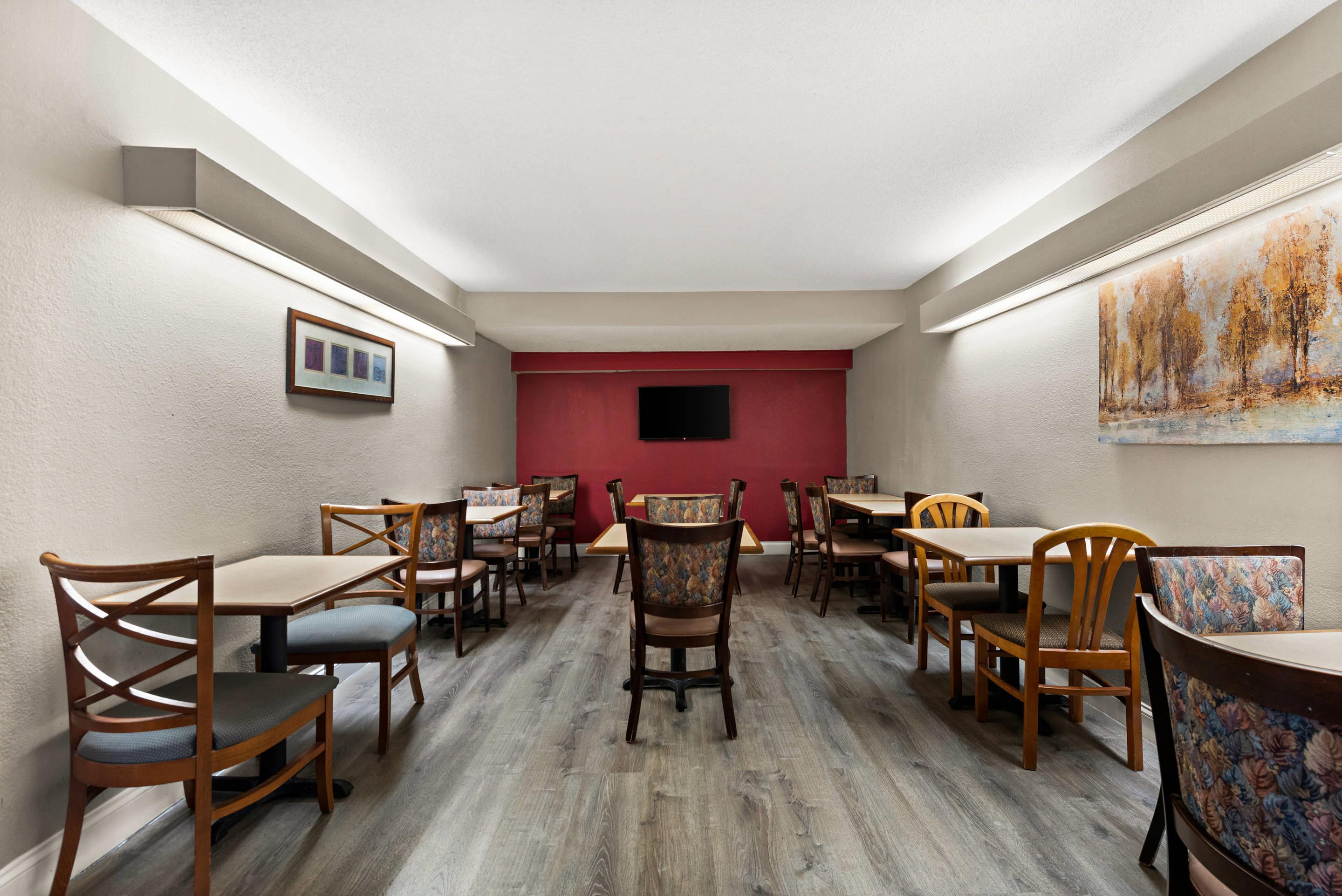 Enjoy breakfast in this seating area | Econo Lodge