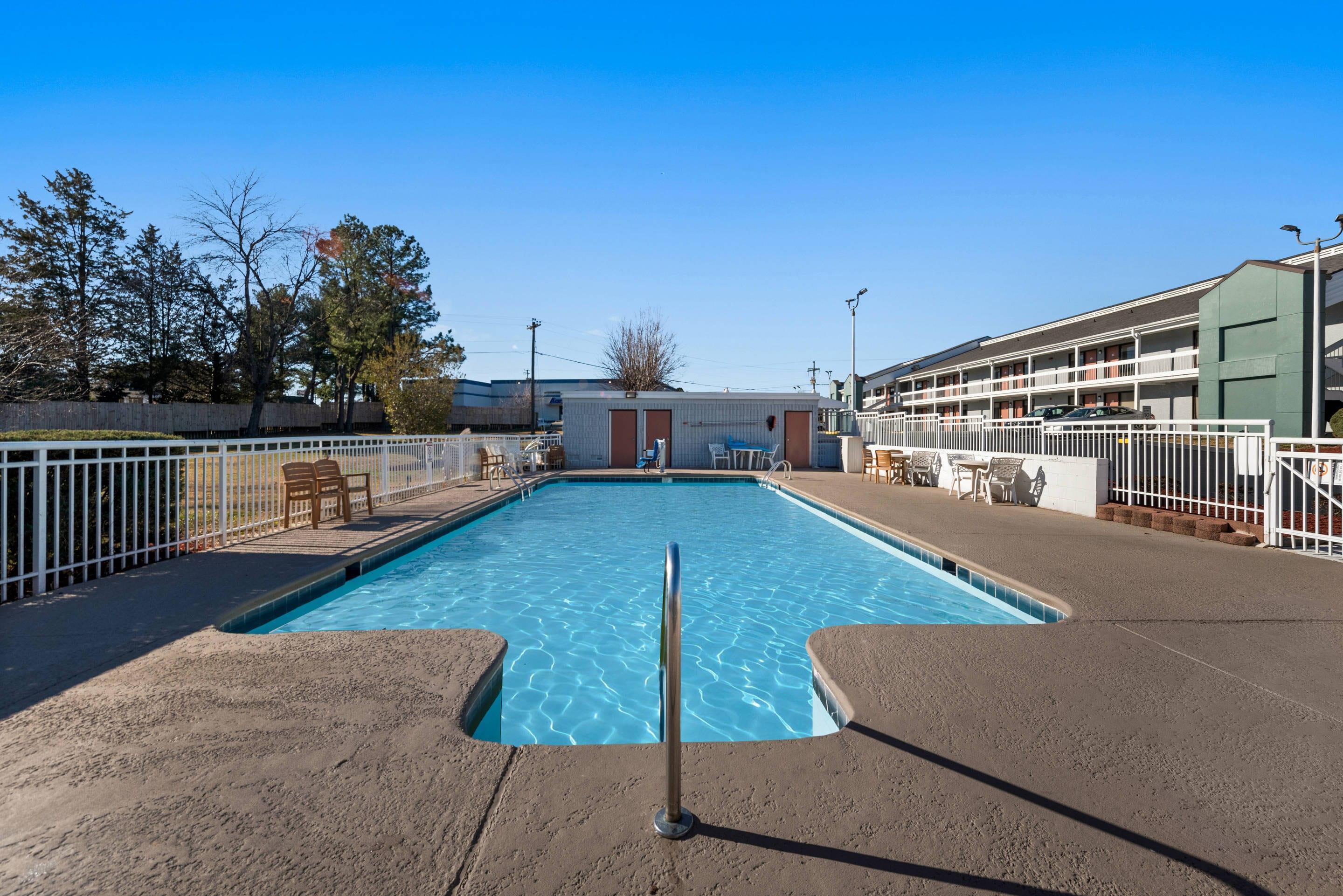 Outdoor pool | Econo Lodge