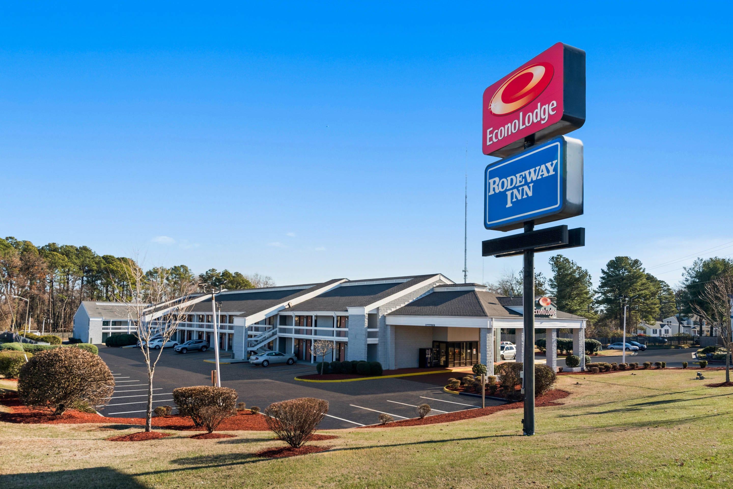Hotel exterior | Econo Lodge