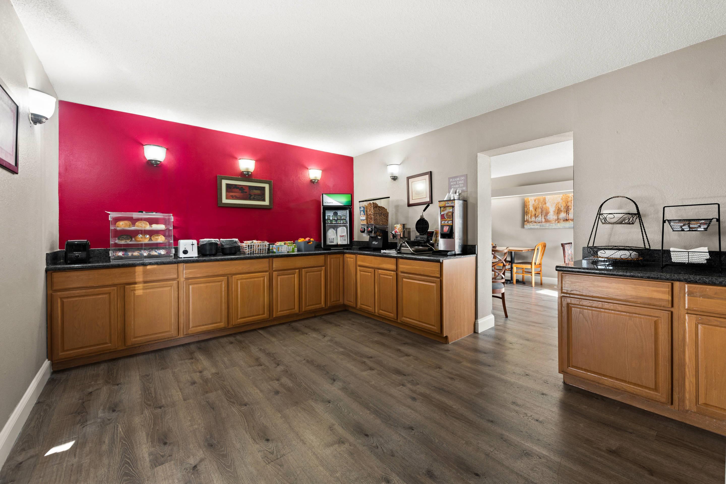 Breakfast counter | Econo Lodge