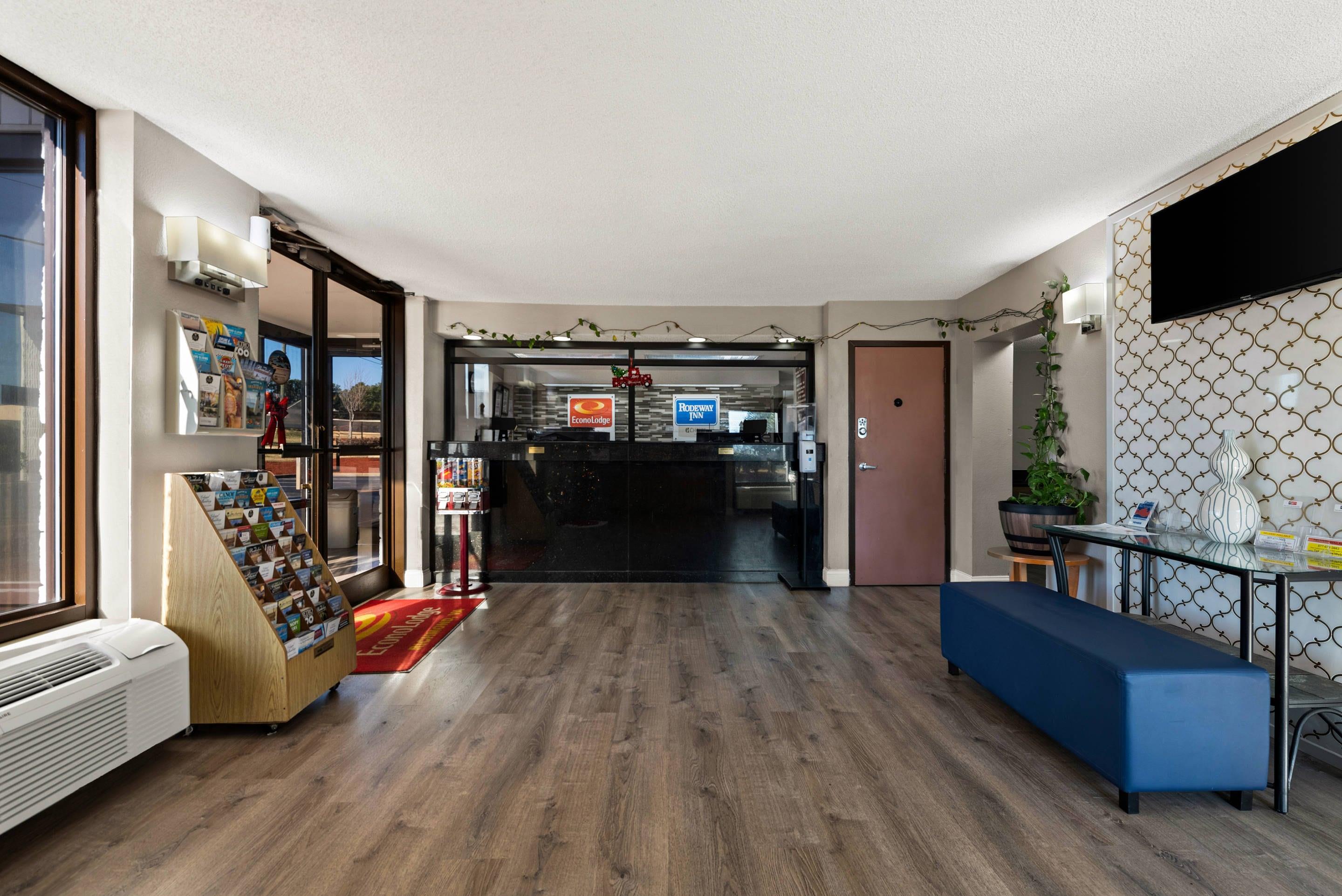 Hotel lobby | Econo Lodge