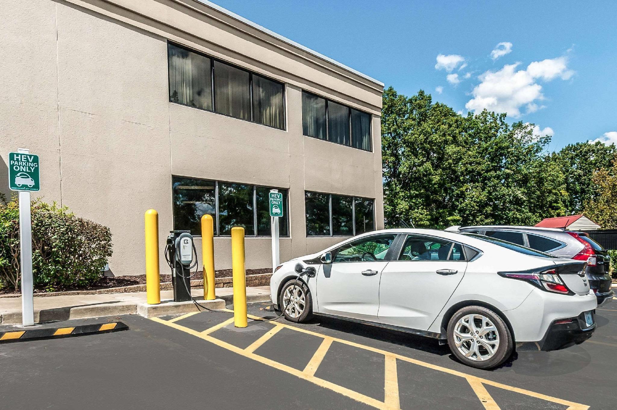 Electric vehicle charging station | Comfort Inn & Suites Alexandria Van Dorn Street