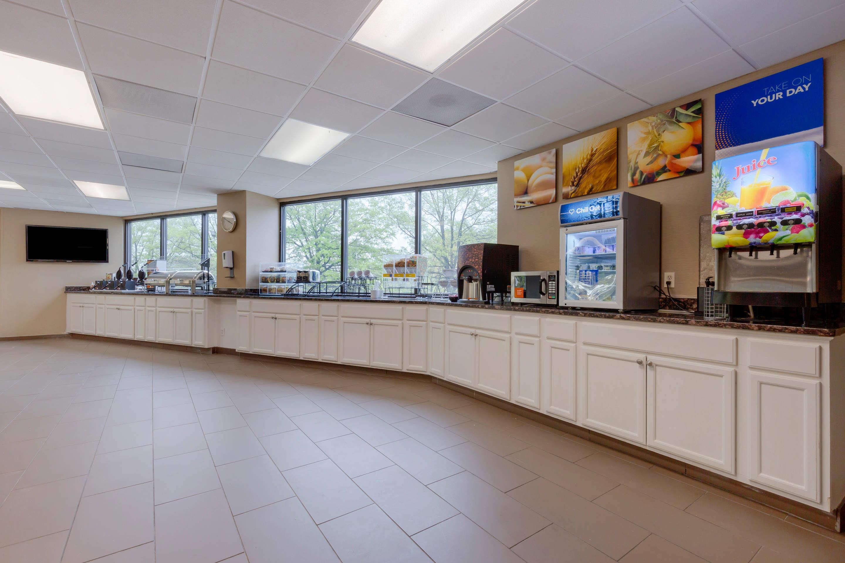 Breakfast counter | Comfort Inn & Suites Alexandria Van Dorn Street