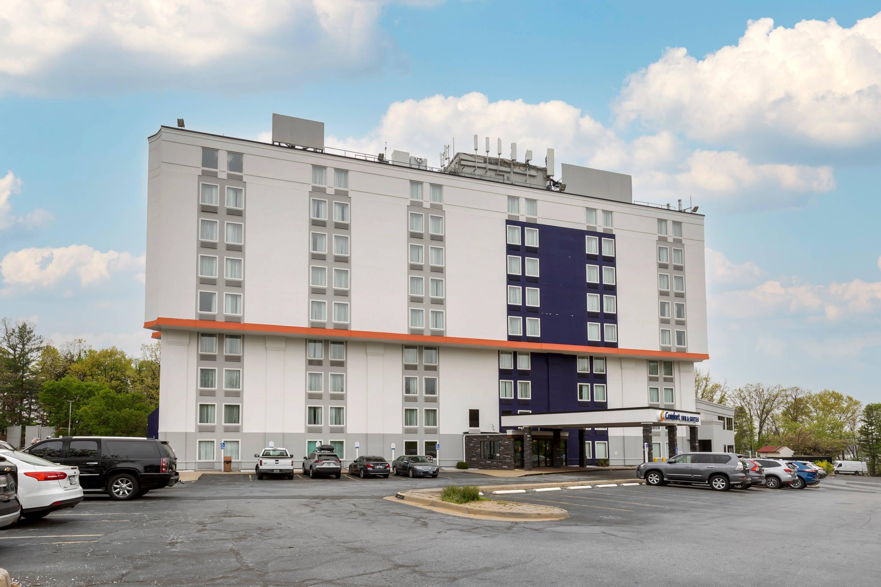 Hotel exterior | Comfort Inn & Suites Alexandria Van Dorn Street