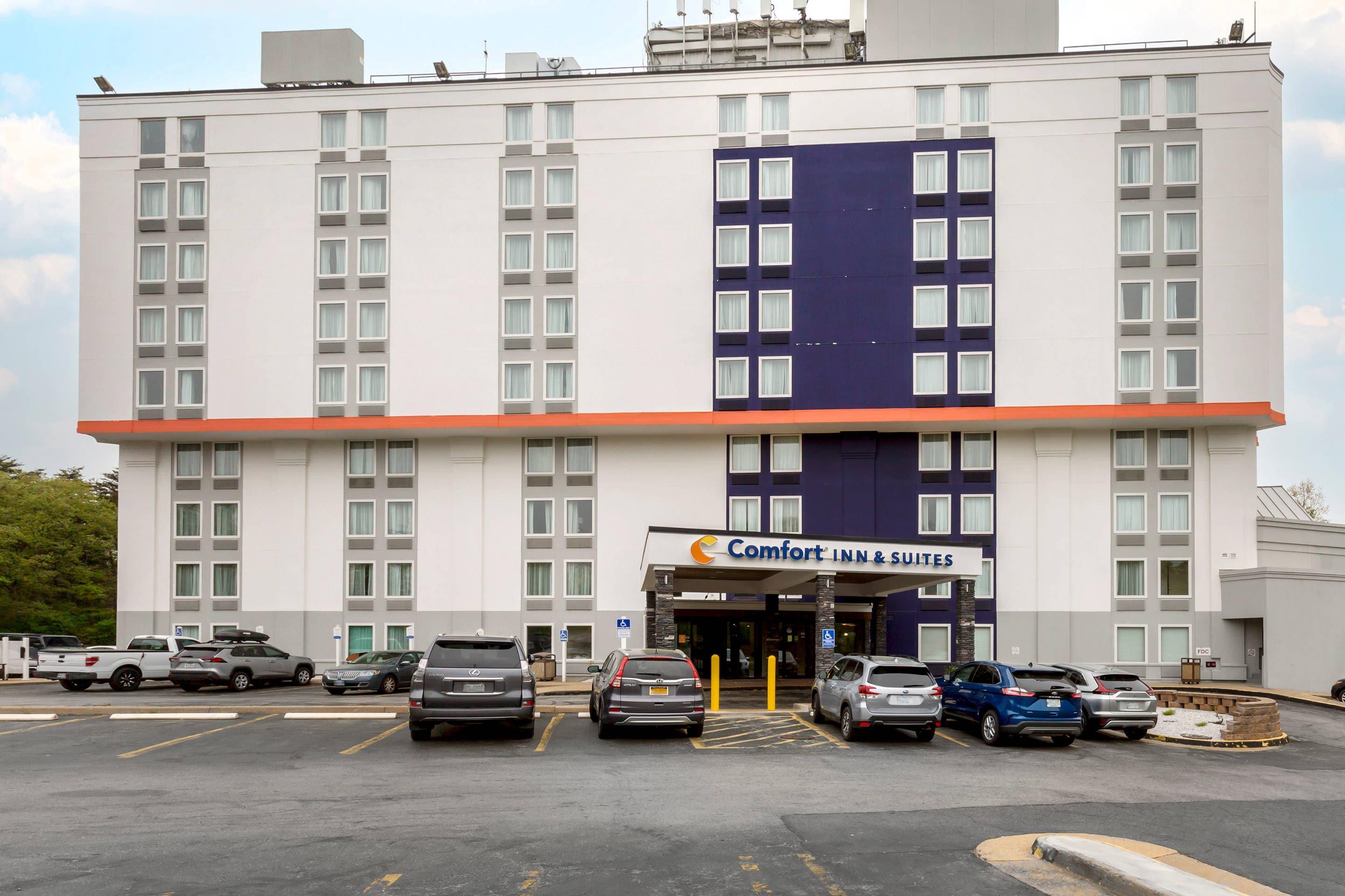Hotel exterior | Comfort Inn & Suites Alexandria Van Dorn Street
