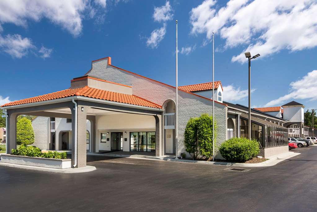 Rodeway Inn at Fort Lee