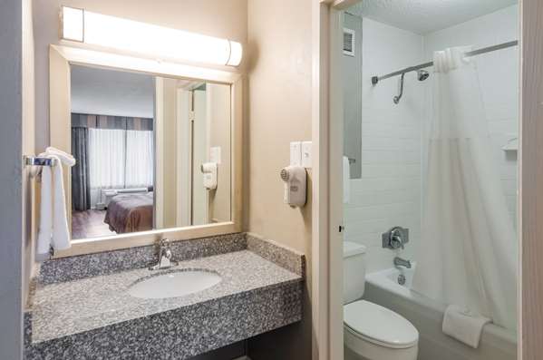  - Quality Inn Airport Roanoke - I-581, Exit 2S