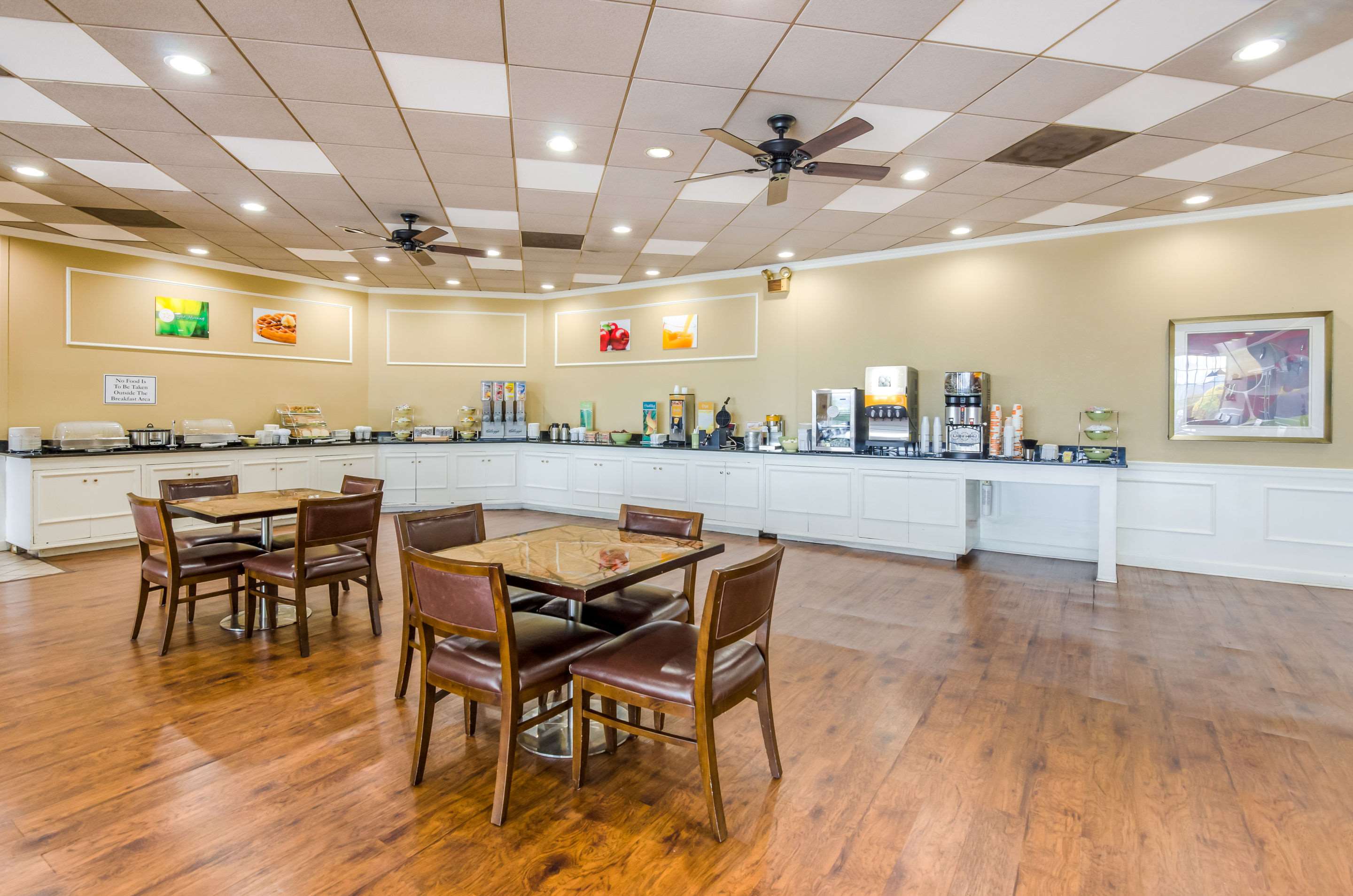 Breakfast area