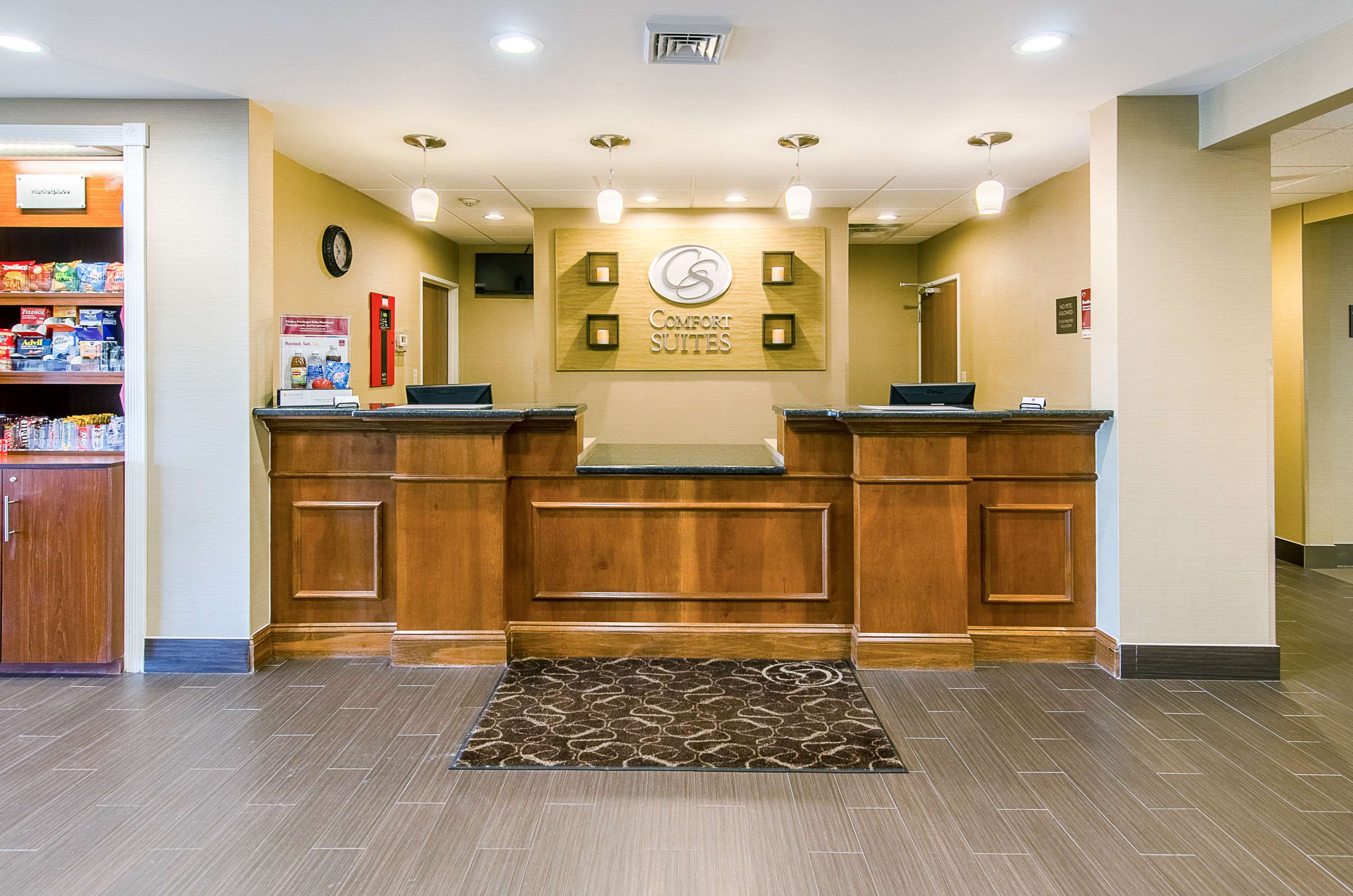 Front desk | Comfort Suites Wytheville