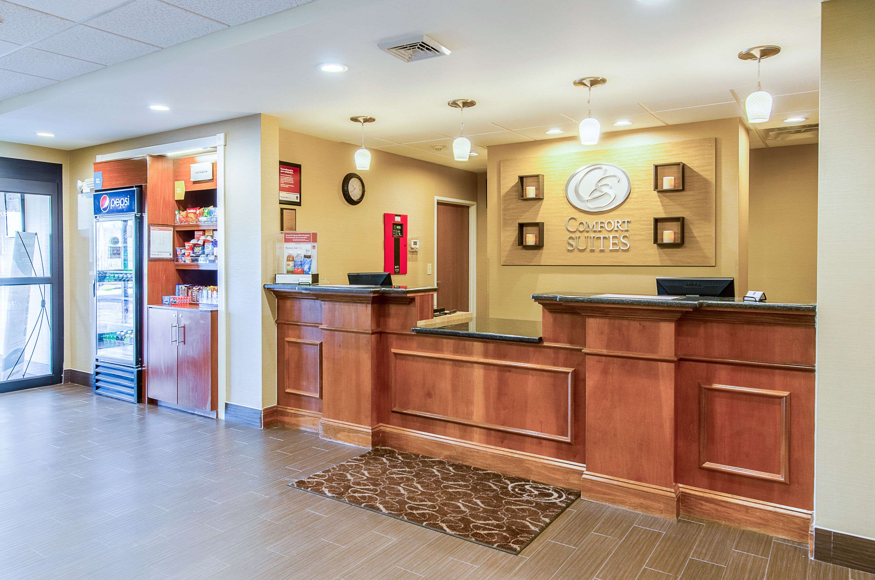 Front desk with friendly staff | Comfort Suites Wytheville