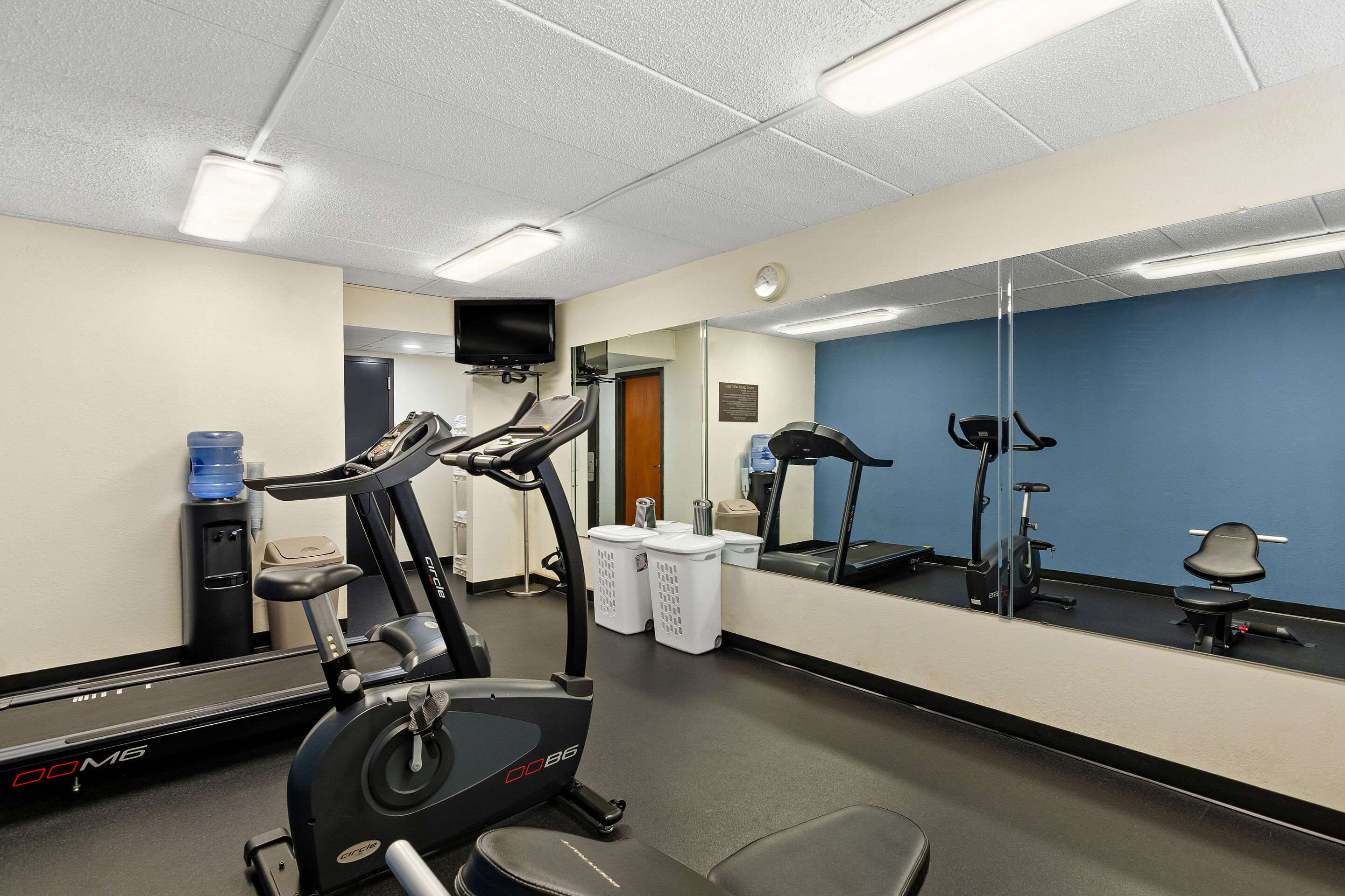 Exercise room with cardio equipment