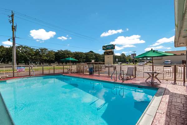 Pool - Quality Inn Little Creek Virginia Beach