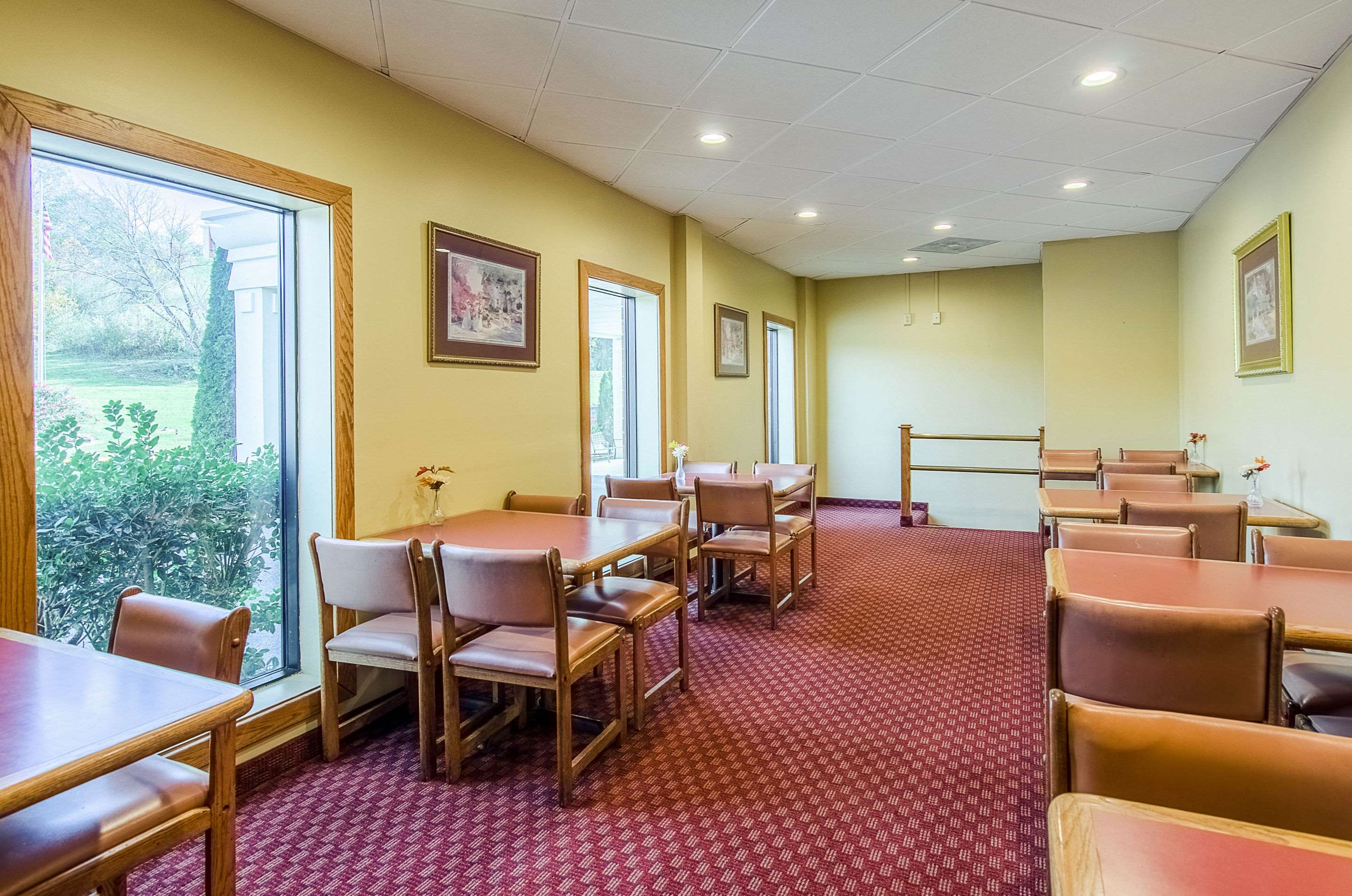Breakfast area | Quality Inn & Suites Lexington near I-64 and I-81